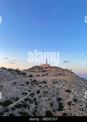 Panoramastraße, die zum Leuchtturm Cap de Formentor auf Mallorca führt Stockfoto