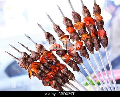 Traditionelle gegrillte Kebab-Spieße aus dem Nahen Osten Stockfoto