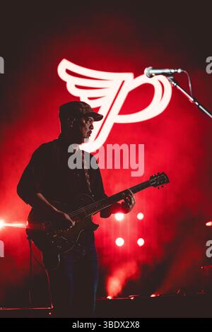 Joey Santiago von Pixies lebt im O2 Manchester Apollo, 24.05.2025 Stockfoto