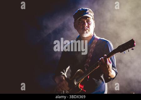 Joey Santiago von Pixies lebt im O2 Manchester Apollo, 24.05.2025 Stockfoto