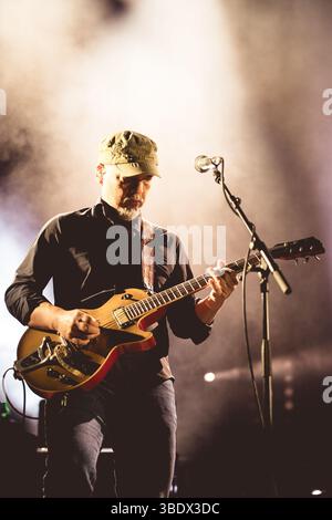 Joey Santiago von Pixies lebt im O2 Manchester Apollo, 24.05.2025 Stockfoto