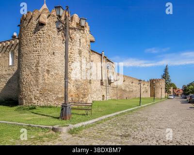 Svetitskhoveli Kathedrale in Mzcheta, Georgien. Die majestätische Svetitskhoveli-Kathedrale, ein Meisterwerk der georgisch-orthodoxen Architektur. Stockfoto
