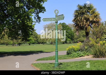 Dulwich Park, ein wunderschöner, 29 Morgen großer öffentlicher Park, der aus ehemaligen Ackerland und Wiesen entstand, in Southwark, SE London, Großbritannien Stockfoto