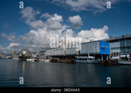 Italien, Genua, 13.05.2025 Genua ist Hauptstadt der nordwestlichen Region Ligurien. Die Stadt ist für ihre jahrhundertelange zentrale Rolle im Seehandel bekannt. Sie ist die sechstgroeßte Stadt Italiens. Foto: das Acquario di Genova am Porto Antico Stadt Genua *** Italien, Genua, 13 05 2025 Genua ist die Hauptstadt der nordwestlichen Region Liguriens die Stadt ist für ihre jahrhundertelange zentrale Rolle im Seehandel bekannt. Sie ist die sechstgrößte Stadt Italiens Foto das Acquario di Genova in Porto Antico Stadt Genua Stockfoto