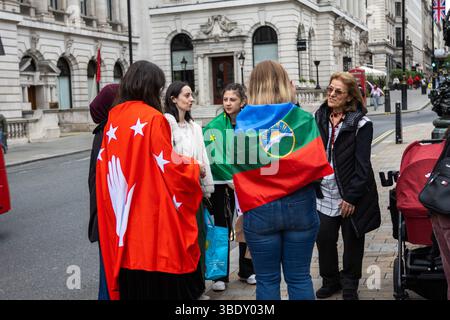 Mitglieder der Tscherkessischen Gemeinschaft versammelten sich an der Krim-Gedenkstätte, um den Opfern des Tscherkessischen Völkermords Respekt zu zeigen. Stockfoto