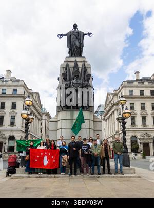 Mitglieder der Tscherkessischen Gemeinschaft versammelten sich an der Krim-Gedenkstätte, um den Opfern des Tscherkessischen Völkermords Respekt zu zeigen. Stockfoto