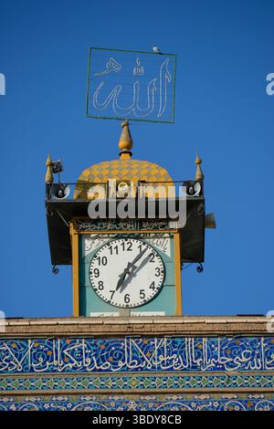 Moyen-Orient, Iran, Kerman, gros Plan sur horloge de la Mosquée du Vendredi / Jameh Moschee (Freitagsmoschee), Cocktower, Kerman, Iran. Stockfoto