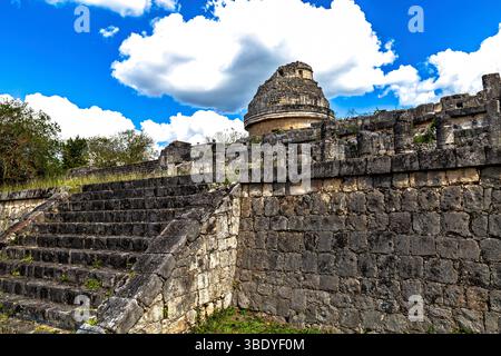 Chichen Itza, Mexiko - 25. Februar 2019: El Caracol, ein altes Maya-Observatorium, ist ein Beweis für ihr fortgeschrittenes astronomisches Wissen. Stockfoto