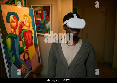Entdecken Sie Die Kunstgalerie Mit Dem Virtual Reality Headset Stockfoto