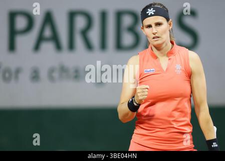 Paris, Frankreich. Mai 2025. Der Belgische Greet Minnen reagiert während eines Spiels zwischen US Dolehide und Belgian Minnen in der ersten Runde der Women's Singles beim Roland Garros French Open Tennis-Turnier am Montag, den 26. Mai 2025 in Paris. Das diesjährige Turnier findet vom 25. Mai bis 8. Juni statt. BELGA FOTO BENOIT DOPPAGNE Credit: Belga News Agency/Alamy Live News Stockfoto
