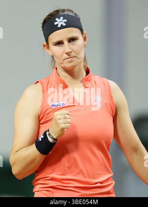 Paris, Frankreich. Mai 2025. Der Belgische Greet Minnen reagiert während eines Spiels zwischen US Dolehide und Belgian Minnen in der ersten Runde der Women's Singles beim Roland Garros French Open Tennis-Turnier am Montag, den 26. Mai 2025 in Paris. Das diesjährige Turnier findet vom 25. Mai bis 8. Juni statt. BELGA FOTO BENOIT DOPPAGNE Credit: Belga News Agency/Alamy Live News Stockfoto