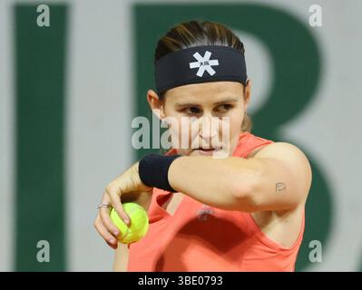 Paris, Frankreich. Mai 2025. Der Belgische Greet Minnen reagiert während eines Spiels zwischen US Dolehide und Belgian Minnen in der ersten Runde der Women's Singles beim Roland Garros French Open Tennis-Turnier am Montag, den 26. Mai 2025 in Paris. Das diesjährige Turnier findet vom 25. Mai bis 8. Juni statt. BELGA FOTO BENOIT DOPPAGNE Credit: Belga News Agency/Alamy Live News Stockfoto