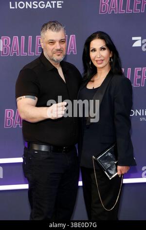 John Wick: Ballerina , Premiere im Zoo Palast, Berlin, 26.05.2025 Imad Mardnli mit Ehefrau Samia Mardnli bei der Berlin Premiere von aus der Welt von John Wick: Ballerina im Zoo Palast in Berlin am 26.5.2025 Berliner Zoo Palast *** John Wick Ballerina , Premiere im Zoo Palast, Berlin, 26 05 2025 Imad Mardnli mit Frau Samia Mardnli bei der Berliner Premiere von aus der Welt von John Wick Ballerina im Zoo Palast in Berlin am 26 5 2025 Berlin Zoo Palast Copyright: xAnitaxBuggex Stockfoto