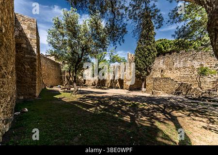 Lissabon, Portugal 6. Mai 2022: Die Burg Saint George oder Sao Jorge ist eine historische Festung in dieser portugiesischen Hauptstadt. Stockfoto