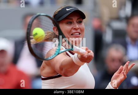 Paris, Frankreich. Mai 2025. Paula Badosa spielt am Montag, den 26. Mai 2025, gegen Naomi Osaka aus Japan bei den French Tennis Open in Roland Garros in Paris. Badosa gewann mit 6:7, 6:1, 6:4. Foto: Maya Vidon-White/UPI Credit: UPI/Alamy Live News Stockfoto
