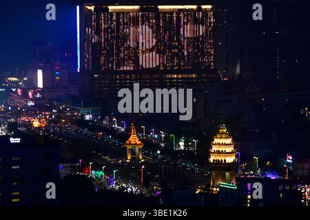 Blick über die Stadt Phnom Penh von der Eclipse Sky Bar, Kambodscha, Südostasien. Stockfoto