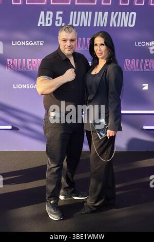 Imad Mardnli mit Ehefrau Samia Mardnli - Deutschlandpremiere von WROM THE WORLD OF JOHN WICK: BALLERINA im Zoo Palast in Berlin am 26.05.2025. Deutschlandpremiere - AUS DER WELT VON JOHN WICK: BALLERINA *** Imad Mardnli mit Frau Samia Mardnli Deutsche Premiere von WROM DIE WELT VON JOHN WICK BALLERINA im Zoo Palast in Berlin am 26 05 2025 Deutsche Premiere AUS DER WELT VON JOHN WICK BALLERINA Stockfoto