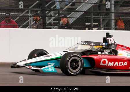 Indianapolis, Usa. Mai 2025. Takuma Sato fährt in Aktion während der NTT IndyCar Series 109. Fahrt des Indianapolis 500 auf dem Indianapolis Motor Speedway. (Foto: Jeremy Hogan/SOPA Images/SIPA USA) Credit: SIPA USA/Alamy Live News Stockfoto