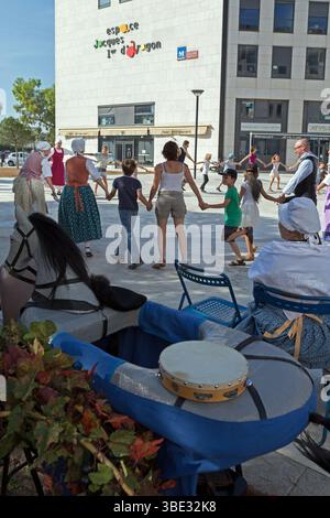 Traditionelle Lieder und Tänze. La Garriga Lengadociana. Festum Gesamt. Montpellier, Occitanie, Frankreich Stockfoto