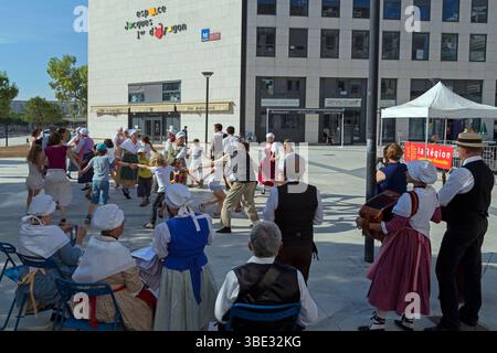 Traditionelle Lieder und Tänze. La Garriga Lengadociana. Festum Gesamt. Montpellier, Occitanie, Frankreich Stockfoto