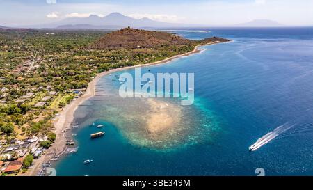 Indonesien, Insel Bali, Fischerdorf Pemuteran (aus der Vogelperspektive) Stockfoto