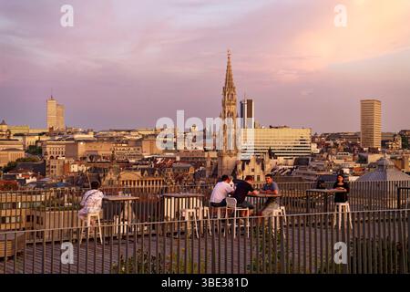 Belgien, Brüssel, historisches Zentrum, Verwaltungszentrum der Stadt Brüssel, Dach und Rathausturm im Hintergrund Stockfoto