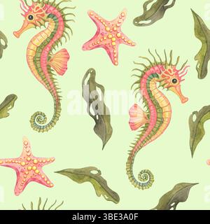 Rosa Seepferdchen, pfirsichfarbene Seesterne und fließende grüne Algen schaffen dieses frische, nahtlose Clipart mit Aquarellmuster. Ideal für wiederverwendbare Einkaufstaschen, Bekleidung und Etiketten für Bio-Produkte Stockfoto
