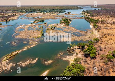 Simbabwe, Province de Matabeleland septentrional, District de Hwange, le fleuve Zambèze, vue aérienne Stockfoto