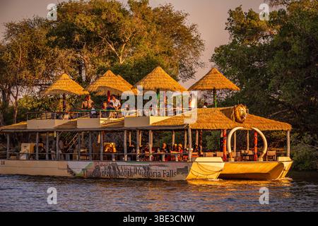 Simbabwe, die septentrionale Provinz Matabeleland, der Bezirk Hwange, eine naturalistische Aussichtskreuzfahrt auf dem Sambesi-Fluss Stockfoto