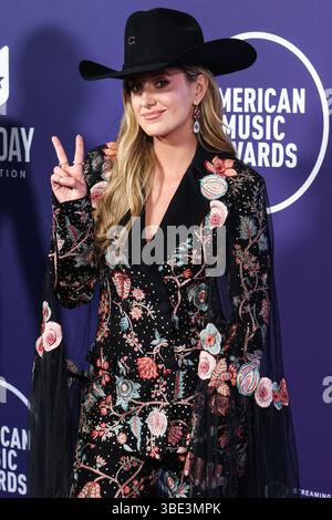 Las Vegas, Usa. Mai 2025. LAS VEGAS, NEVADA, USA – 26. MAI: Lainey Wilson mit Rahul Mishra kommt bei den American Music Awards 2025, die am 26. Mai 2025 im Fontainebleau Las Vegas in Las Vegas, Nevada, USA, stattfinden. (Foto: Xavier Collin/Image Press Agency) Credit: Image Press Agency/Alamy Live News Stockfoto