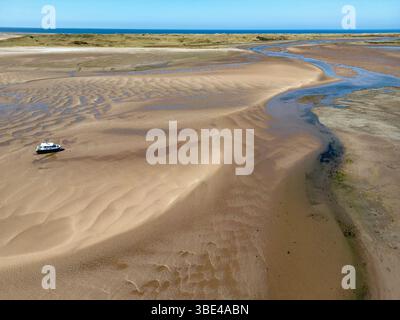 Ebbe in der Nähe des Dorfes Ravenglass an der Küste von Cumbria im Nordwesten Englands. Stockfoto