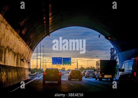 Starker Verkehr auf dem Highway 6, Israel, Einer neuen Mautstraße von Norden nach Süden in Israel Stockfoto