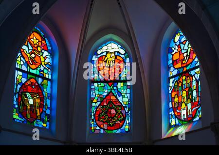 Buntglasfenster von Victor Sparre in der Immanuelkirche (Norwegisch Immanuelkirken), einer protestantischen Kirche in den USA-G Stockfoto