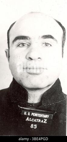 Fahndung von Al Capone aus dem Alcatraz Gefängnis. Alphonse Gabriel Capone (* 17. Januar 1899 bis 25. Januar 1947), manchmal auch unter dem Spitznamen Scarface bekannt, war ein amerikanischer Gangster und Geschäftsmann, der während der Prohibition-Ära von 1925 bis 1931 als Mitbegründer und Chef des Chicago Outfits bekannt wurde. Seine siebenjährige Regierungszeit als Kriminalboss endete, als er im Alter von 33 Jahren inhaftiert wurde. Stockfoto