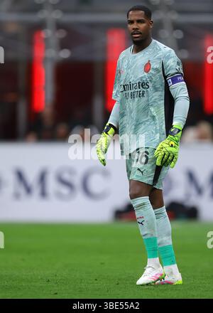 Mailand, Italien. Mai 2025. Mike Maignan vom AC Milan während des Spiels AC Milan gegen AC Monza Serie A in Giuseppe Meazza, Mailand. Der Bildnachweis sollte lauten: Jonathan Moscrop/Sportimage Credit: Sportimage Ltd/Alamy Live News Stockfoto