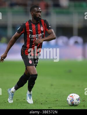 Mailand, Italien. Mai 2025. Fikayo Tomori vom AC Milan beim Spiel AC Milan gegen AC Monza Serie A in Giuseppe Meazza, Mailand. Der Bildnachweis sollte lauten: Jonathan Moscrop/Sportimage Credit: Sportimage Ltd/Alamy Live News Stockfoto