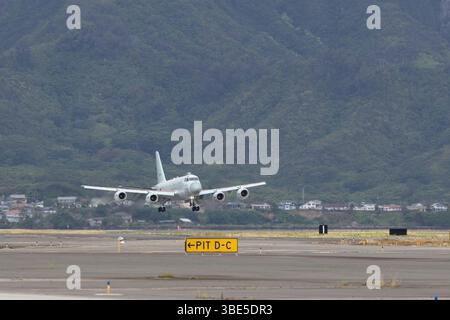 JMSDF P-1 landet auf der Marine Corps Air Station Kaneohe Bay für RIMPAC 2024-02. Stockfoto