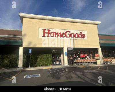 Moraga, USA. Oktober 2024. Außenansicht des HomeGoods Stores mit sichtbarer Beschilderung im Rheem Valley Shopping Center, Moraga, Kalifornien, 25. Oktober 2024. (Foto: Smith Collection/Gado/SIPA USA) Credit: SIPA USA/Alamy Live News Stockfoto