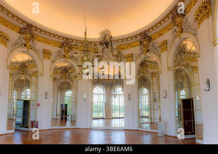 Schloss Charlottenburg ist ein barockes Schloss in Berlin im Stadtteil Charlottenburg und zählt zu den größten Schlössern der Welt Stockfoto