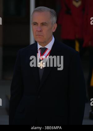 Ottawa, Kanada. Mai 2025. Der Premierminister von Kanada, Mark Carney, begrüßt die Öffentlichkeit vor dem Senatsgebäude in Ottawa, Kanada, am 27. Mai 2025 vor der Thronrede des Königs. (Foto: Arrush Chopra/NurPhoto) Credit: NurPhoto SRL/Alamy Live News Stockfoto