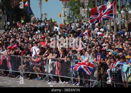 Ottawa, Kanada. Mai 2025. Anhänger von König Karl III. Und Königin Camilla warten auf ihre Ankunft in Ottawa, Kanada, am 27. Mai 2025. (Foto: Arrush Chopra/NurPhoto)0 Credit: NurPhoto SRL/Alamy Live News Stockfoto