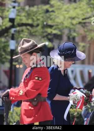 Ottawa, Kanada. Mai 2025. König Karl III. Und Königin Camilla nehmen am 27. Mai 2025 an einer Kranzniederlegung im Grab des unbekannten Soldaten in Ottawa Teil. (Foto: Arrush Chopra/NurPhoto) Credit: NurPhoto SRL/Alamy Live News Stockfoto