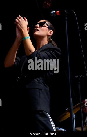 Nadine Shah tritt beim Bearded Theory Festival, Catton Park, Derbyshire, Großbritannien, 25.05.2025, auf Quelle: Michael Palmer/Alamy Live News Stockfoto