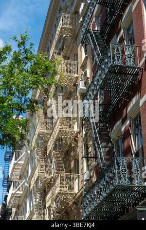 Der historische Stadtteil Soho beherbergt viele gusseiserne Fassadengebäude, 2025, New York City, USA Stockfoto