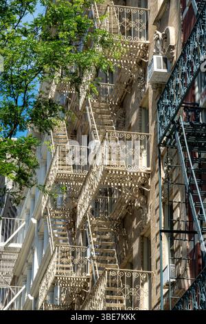 Der historische Stadtteil Soho beherbergt viele gusseiserne Fassadengebäude, 2025, New York City, USA Stockfoto