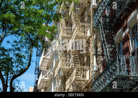 Der historische Stadtteil Soho beherbergt viele gusseiserne Fassadengebäude, 2025, New York City, USA Stockfoto