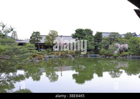 Heian-Schrein, Shinto-Schrein und Landschaftsgärten in Okazaki Nishitennocho, Sakyo Ward, Kyoto, Japan Stockfoto