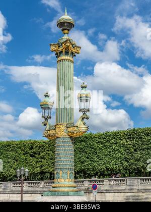 Paris, Frankreich - 12. Juni 2015: Laterne am Place de la Concorde in Paris, Frankreich. Stockfoto
