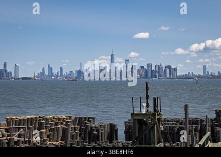 Lower manhattan (Downtown) Panorama, Skyline, von Staten Island aus gesehen, New York, USA Stockfoto