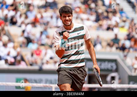 Paris, Frankreich. Mai 2025. PARIS, FRANKREICH - 26. MAI: Carlos Alcaraz aus Spanien am zweiten Tag der French Open 2025 in Roland Garros am 26. Mai 2025 in Paris. (Foto: Marleen Fouchier/BSR Agency) Credit: BSR Agency/Alamy Live News Stockfoto